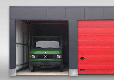 Mercedes Sprinter in einer Weseler Großgarage in der Großgaragen ist Platz für vieles